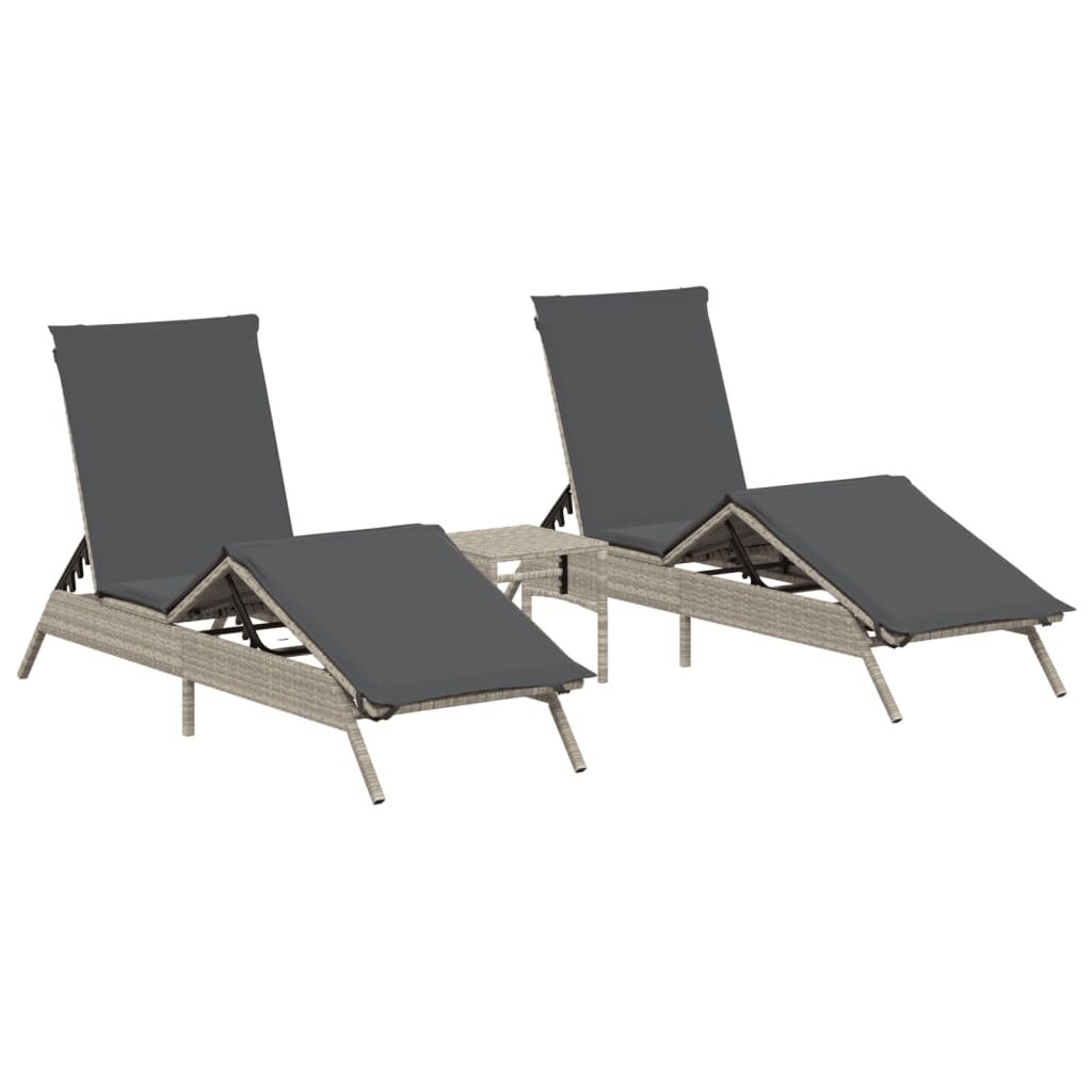 vidaXL 2 db világosszürke polyrattan napozóágy asztallal